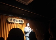 关于沸腾现场，球迷热情高涨，欢呼声不绝于耳的信息