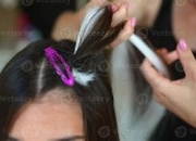 weaves和braids区别 wear和be dressed in的区别 