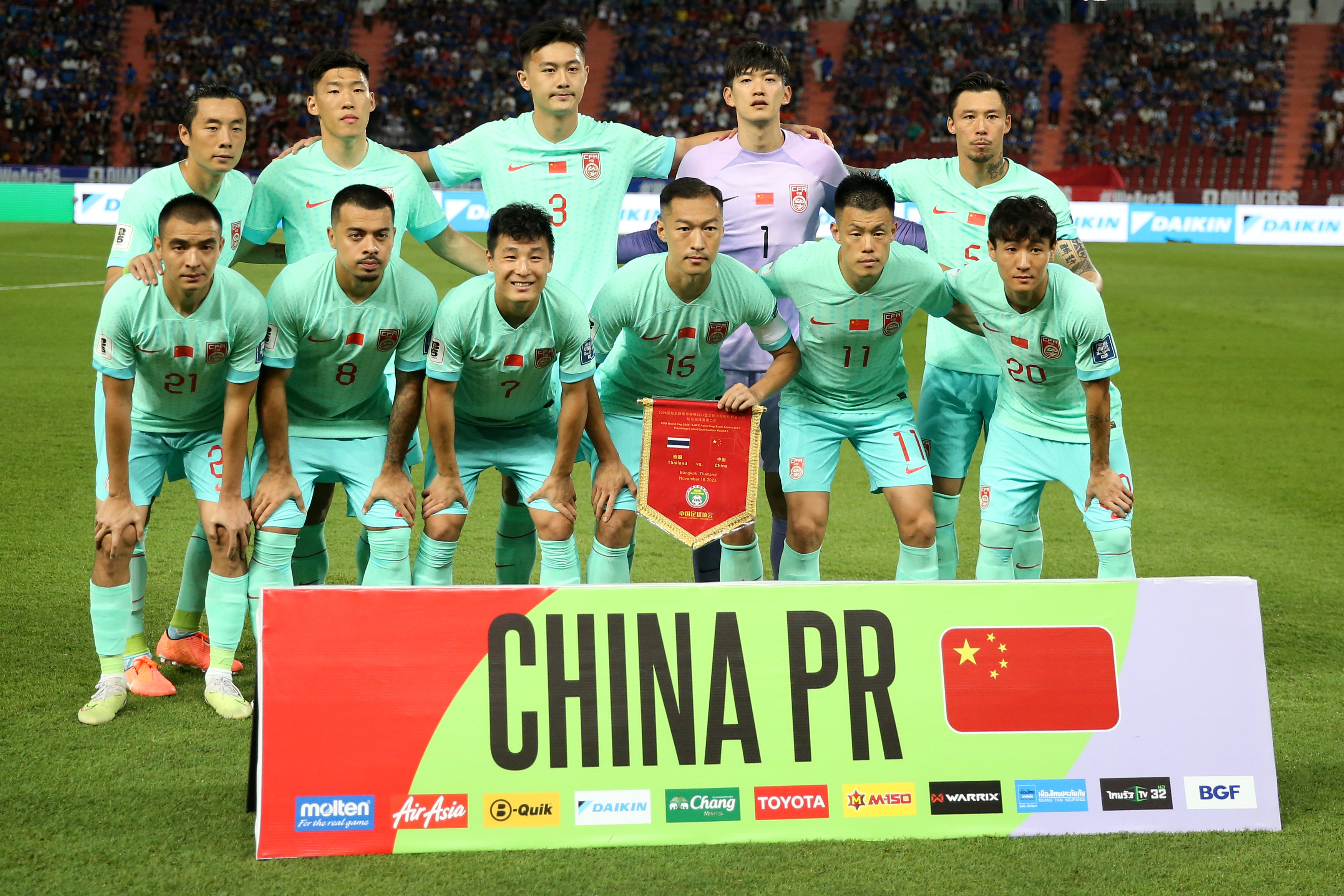 世界杯预选赛进行中，中国男篮表现抢眼 