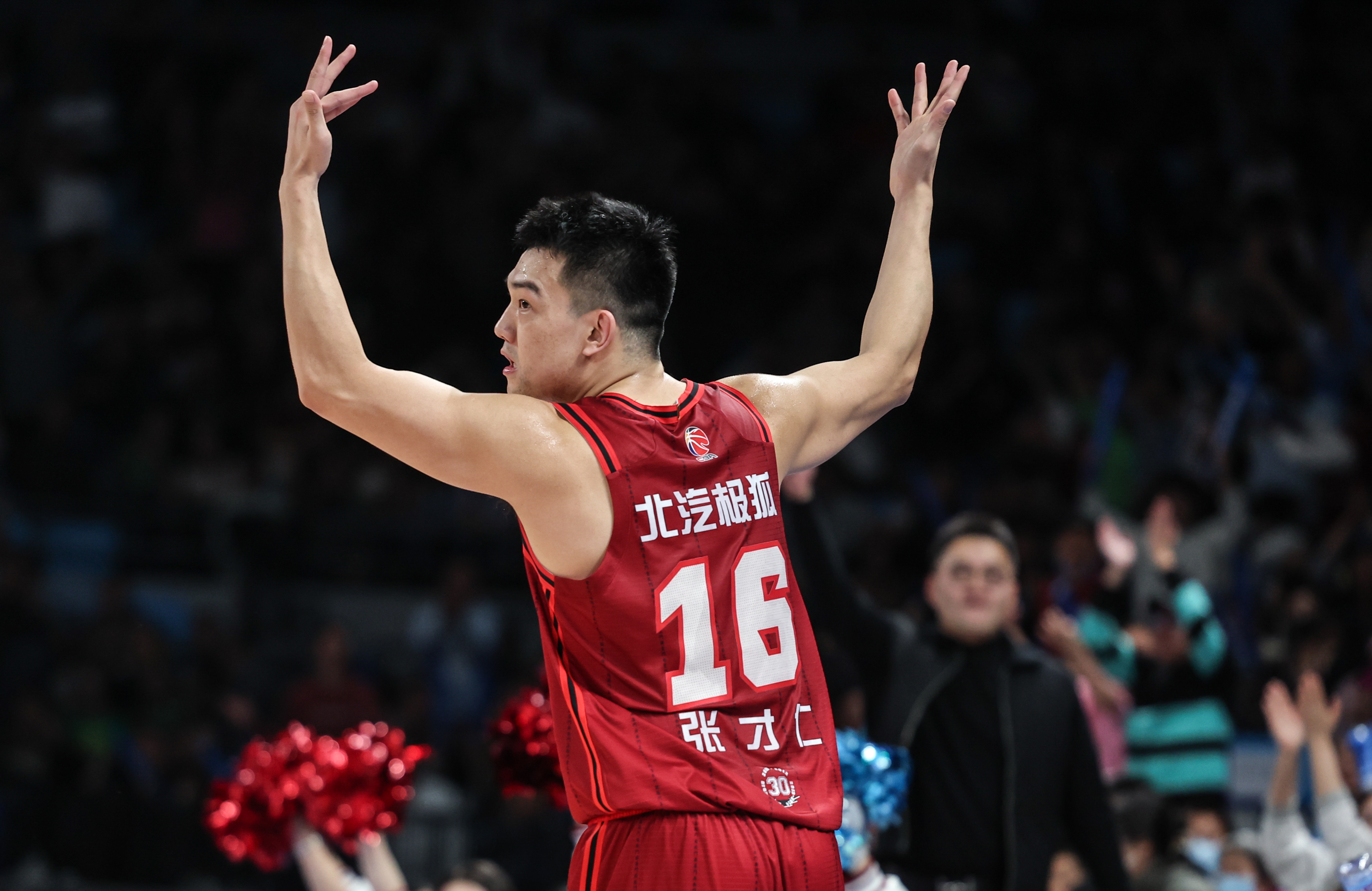 本土球员突破表现，成为球队比赛中的亮点 