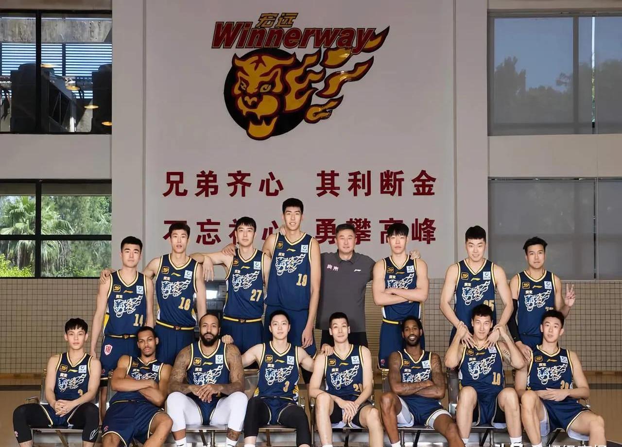 包含球队拉练提升团队协作，默契配合豪取连胜的词条