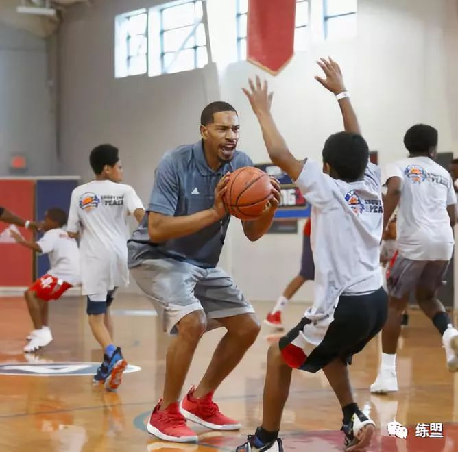 篮球训练营邀请NBA教练授课，提升运动员技术水平的简单介绍